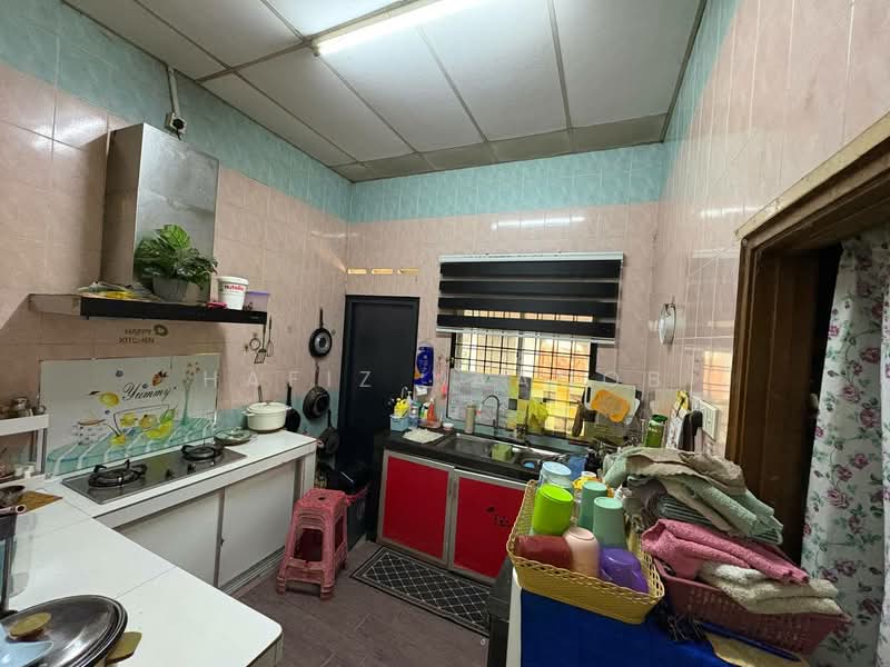 Rumah Teres 1-Tingkat untuk Dijual di Taman Telok (Telok Panglima Garang) - Hafiz Yaacob - Kitchen - PropertyGuru.com.my