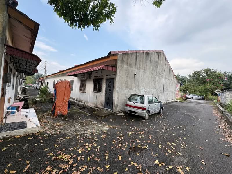 Rumah Teres 1-Tingkat untuk Dijual di Taman Telok (Telok Panglima Garang) - Hafiz Yaacob - Exterior - PropertyGuru.com.my
