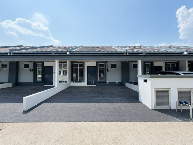 Rumah Teres 1-Tingkat untuk Disewa di Dengkil (Selangor) - Ahmad Faiz - Exterior - PropertyGuru.com.my