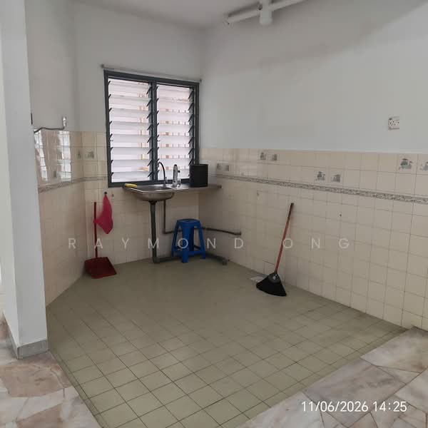 Pangsapuri untuk Dijual di Subang Perdana Goodyear Court 5 - Raymond Ong - Kitchen - PropertyGuru.com.my