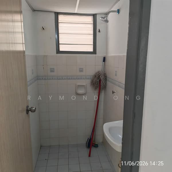 Pangsapuri untuk Dijual di Subang Perdana Goodyear Court 5 - Raymond Ong - Bathroom - PropertyGuru.com.my