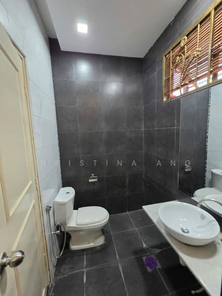 Rumah Kluster untuk Disewa di Taman Adda Heights (Tebrau) - Christina Ang - Bathroom - PropertyGuru.com.my