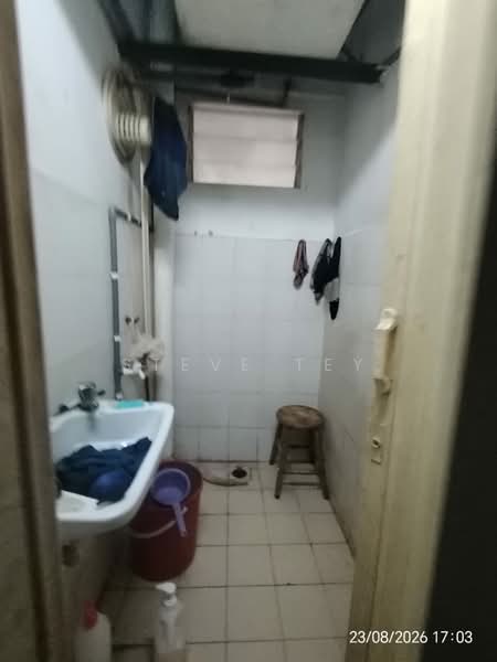 Flat for Sale at Rumah Pangsa Akasia - Steve Tey - Bathroom - PropertyGuru.com.my
