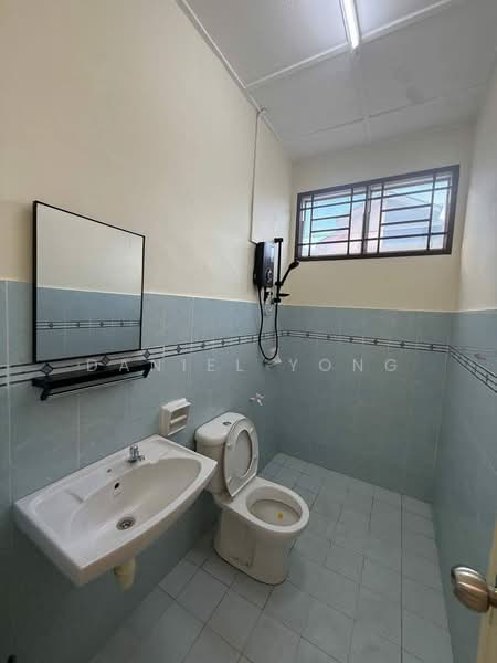 1.5-storey Terraced House for Sale in Taman Setia Indah (Tebrau) - Daniel Yong - Bathroom - PropertyGuru.com.my