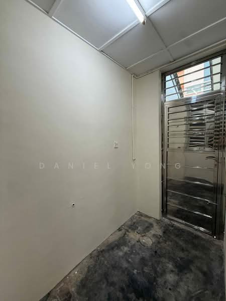 1.5-storey Terraced House for Sale in Taman Setia Indah (Tebrau) - Daniel Yong - Entrance - PropertyGuru.com.my