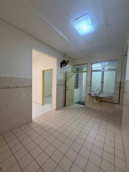 1.5-storey Terraced House for Sale in Taman Setia Indah (Tebrau) - Daniel Yong - Kitchen - PropertyGuru.com.my