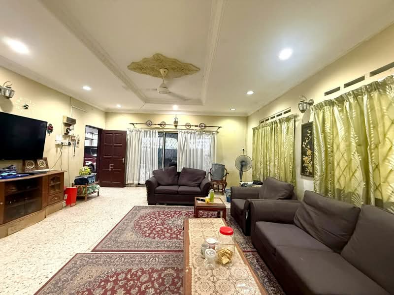 Bungalow House untuk Dijual di Kampung Cheras Baru (Ampang) - Fazie Noor - Living Room - PropertyGuru.com.my