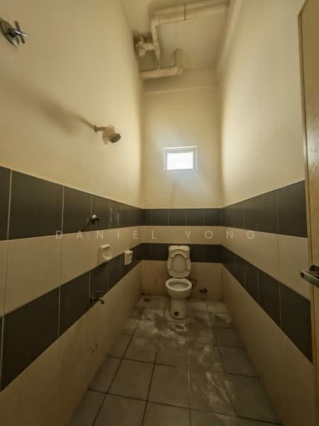 Shop for Rent in Taman Setia Indah (Tebrau) - Daniel Yong - Bathroom - PropertyGuru.com.my