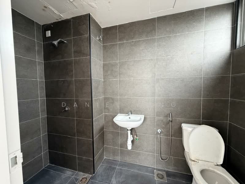 Service Residence for Sale at Midas @ Seri Alam - Daniel Yong - Bathroom - PropertyGuru.com.my