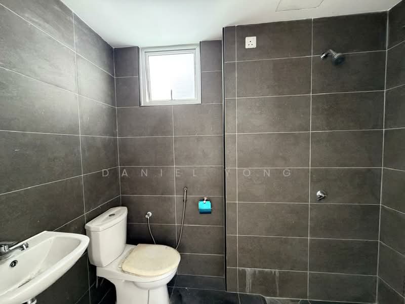 Service Residence for Sale at Midas @ Seri Alam - Daniel Yong - Bathroom - PropertyGuru.com.my