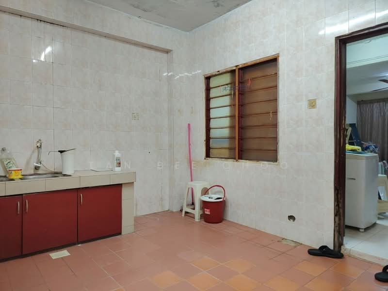 Rumah Teres 2-Tingkat untuk Dijual di Bandar Kinrara Seksyen 1 (Bandar Kinrara) - Tan Bee Choo - Kitchen - PropertyGuru.com.my
