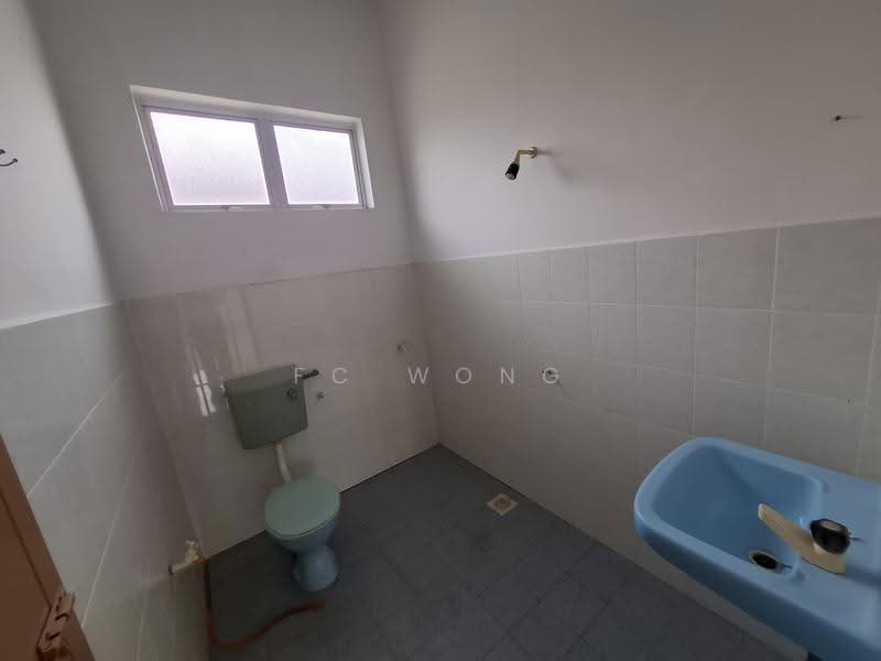 Bungalow House for Sale in Temerloh (Pahang) - FC Wong - Bathroom - PropertyGuru.com.my