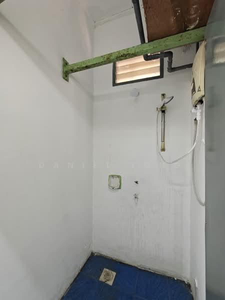Flat for Sale at Taman Sri Pulai Perdana - Daniel Yong - Bathroom - PropertyGuru.com.my
