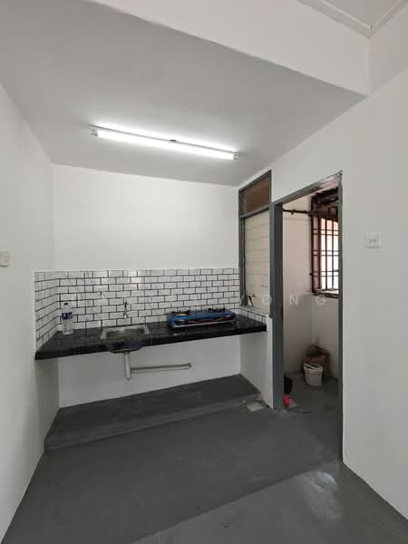 Flat for Sale at Taman Sri Pulai Perdana - Daniel Yong - Kitchen - PropertyGuru.com.my