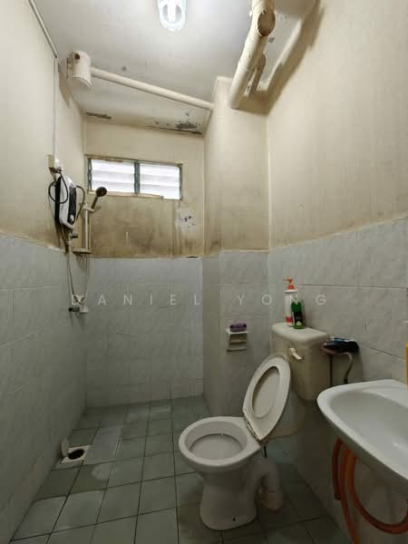 Pangsapuri untuk Dijual di Idaman Senibong - Daniel Yong - Bathroom - PropertyGuru.com.my