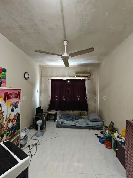Pangsapuri untuk Dijual di Idaman Senibong - Daniel Yong - Bedroom - PropertyGuru.com.my