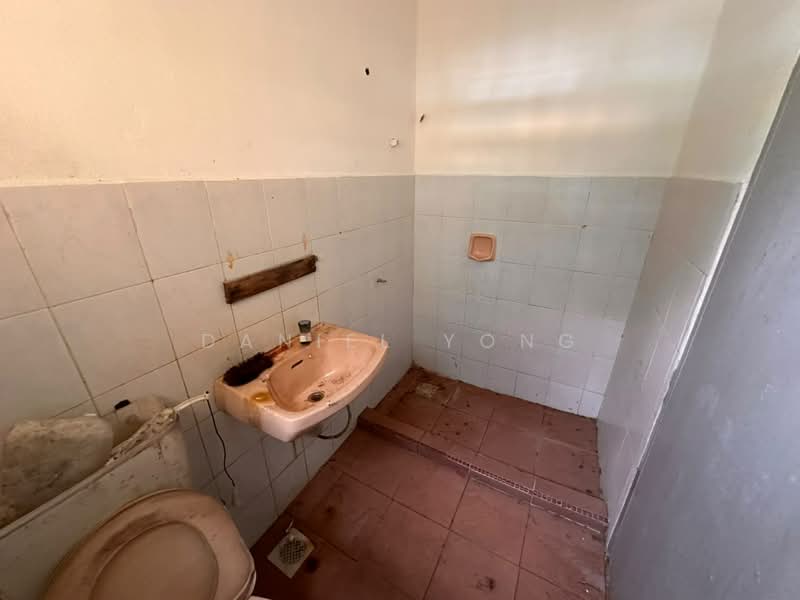 Pangsapuri untuk Dijual di Lily & Jasmine Apartment - Daniel Yong - Bathroom - PropertyGuru.com.my