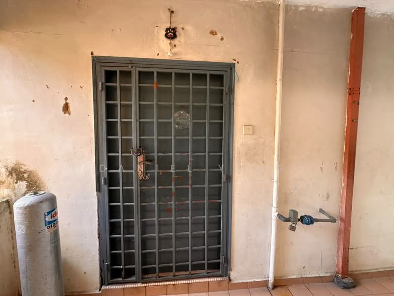 Pangsapuri untuk Dijual di Lily & Jasmine Apartment - Daniel Yong - Exterior - PropertyGuru.com.my