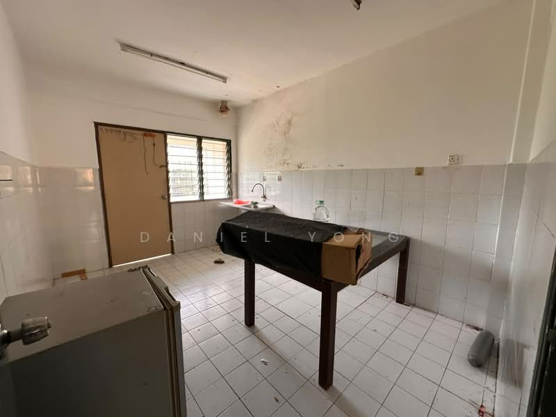 Pangsapuri untuk Dijual di Lily & Jasmine Apartment - Daniel Yong - Kitchen - PropertyGuru.com.my