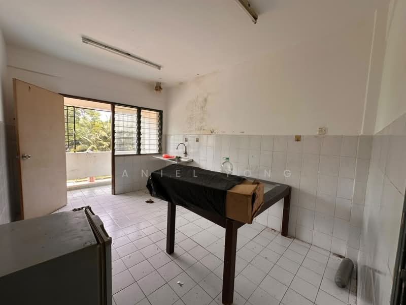 Pangsapuri untuk Dijual di Lily & Jasmine Apartment - Daniel Yong - Kitchen - PropertyGuru.com.my