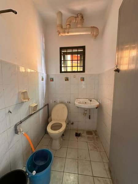 Pangsapuri untuk Dijual di Lily & Jasmine Apartment - Daniel Yong - Bathroom - PropertyGuru.com.my