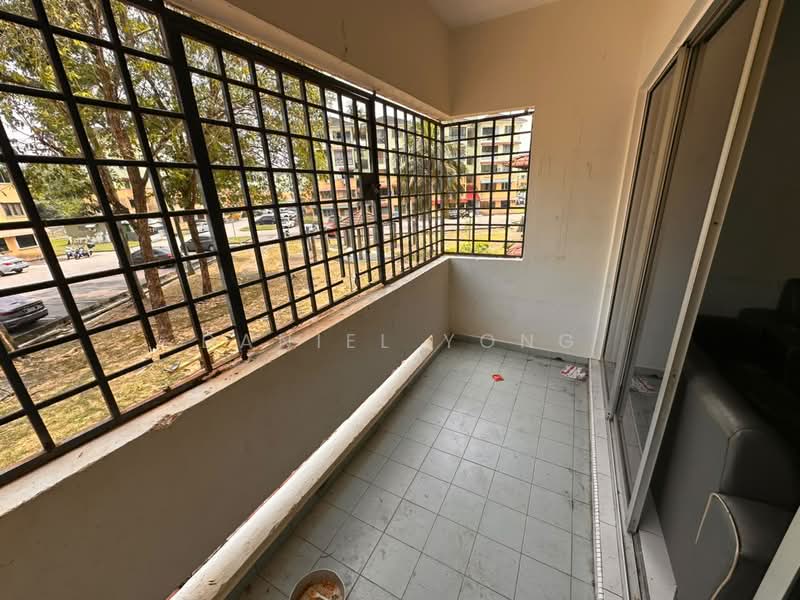 Pangsapuri untuk Dijual di Lily & Jasmine Apartment - Daniel Yong - Balcony - PropertyGuru.com.my