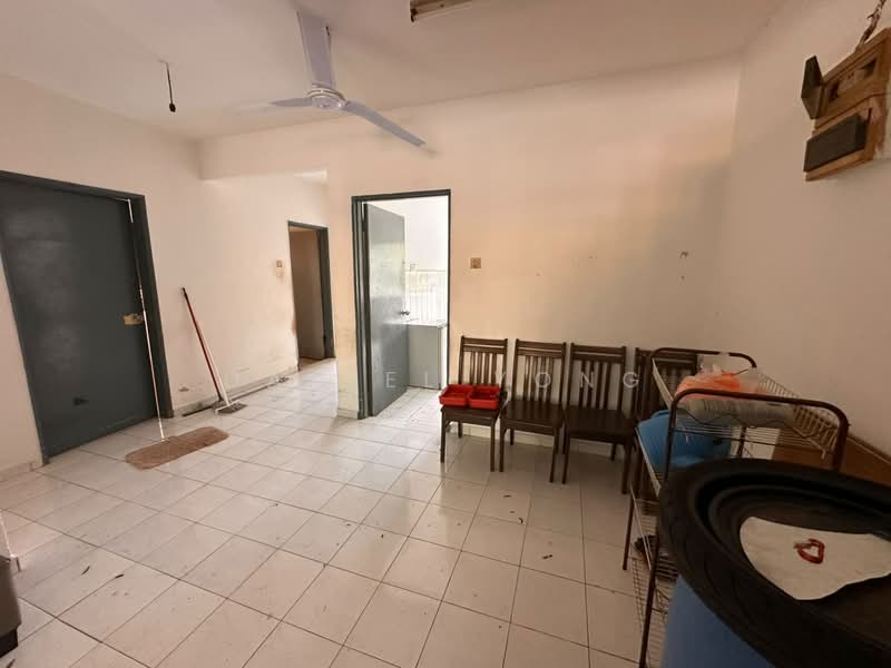 Pangsapuri untuk Dijual di Lily & Jasmine Apartment - Daniel Yong - Living Room - PropertyGuru.com.my