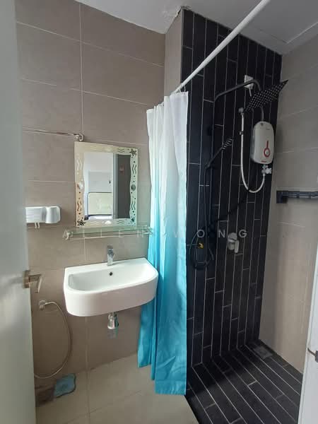 Service Residence for Rent at H2O Residences - Allen Wong - Master Bedroom Bathroom - PropertyGuru.com.my