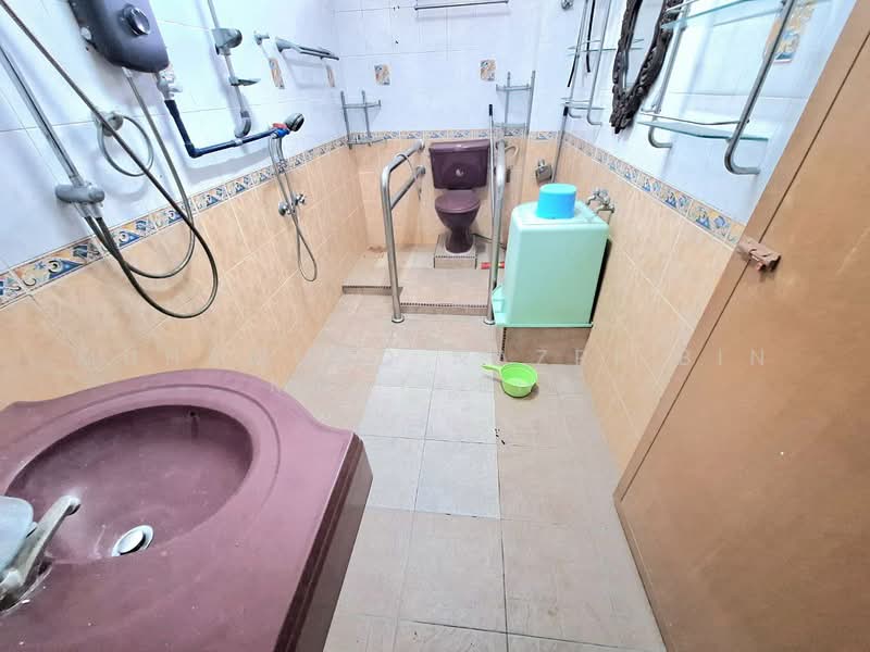 Bungalow House untuk Dijual di Seksyen 9 (Shah Alam) - Muhammed Nazri bin Mustapha - Bathroom - PropertyGuru.com.my