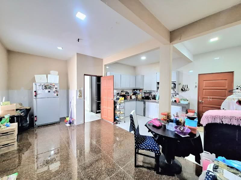 Bungalow House untuk Dijual di Seksyen 9 (Shah Alam) - Muhammed Nazri bin Mustapha - Kitchen - PropertyGuru.com.my