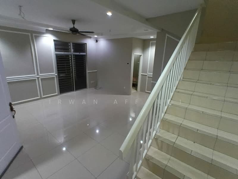 Rumah Kluster untuk Dijual di Bandar Saujana Putra (Tanjong Duabelas) - Irwan Affandi - Living Room - PropertyGuru.com.my