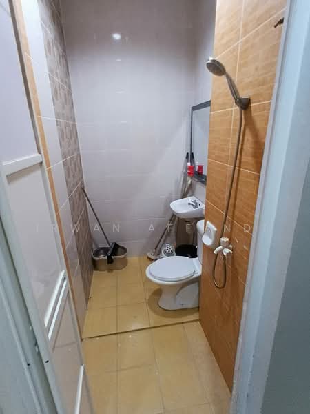 Rumah Kluster untuk Dijual di Bandar Saujana Putra (Tanjong Duabelas) - Irwan Affandi - Bathroom - PropertyGuru.com.my