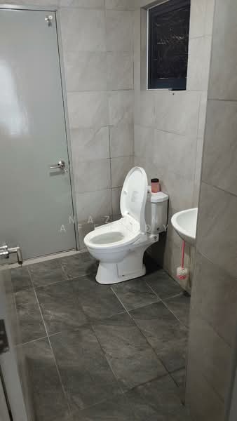 Service Residence for Sale at Tulip Residence - Nazrin Affendy - Bathroom - PropertyGuru.com.my