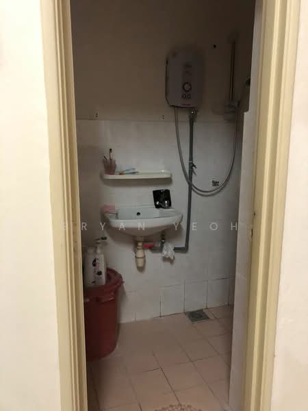 2-storey Terraced House for Sale in Bandar Putra Permai (Seri Kembangan) - Bryan Yeoh - Bathroom - PropertyGuru.com.my