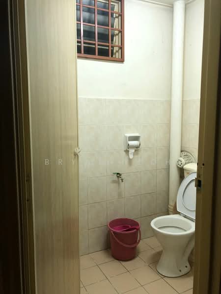 2-storey Terraced House for Sale in Bandar Putra Permai (Seri Kembangan) - Bryan Yeoh - Bathroom - PropertyGuru.com.my