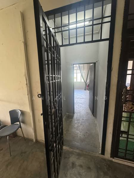 Rumah Flat untuk Dijual di Taman Megah Ria - Daniel Yong - Entrance - PropertyGuru.com.my