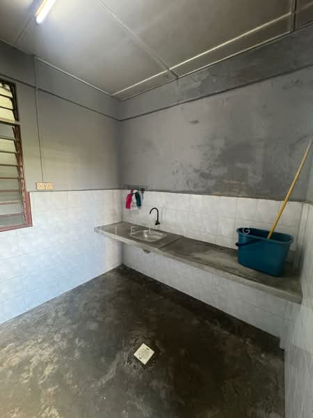 Rumah Flat untuk Dijual di Taman Megah Ria - Daniel Yong - Kitchen - PropertyGuru.com.my