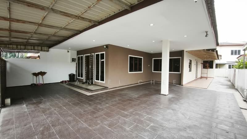 Rumah Berkembar untuk Disewa di Taman Ipoh Selatan (Ipoh) - Daniel Chee - Car Park - PropertyGuru.com.my
