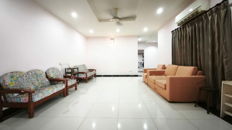 Rumah Berkembar untuk Disewa di Taman Ipoh Selatan (Ipoh) - Daniel Chee - Living Hall 1 - PropertyGuru.com.my