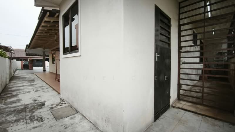 Rumah Berkembar untuk Disewa di Taman Ipoh Selatan (Ipoh) - Daniel Chee - Backside - PropertyGuru.com.my