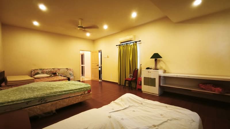 Rumah Berkembar untuk Disewa di Taman Ipoh Selatan (Ipoh) - Daniel Chee - Master Bedroom - PropertyGuru.com.my