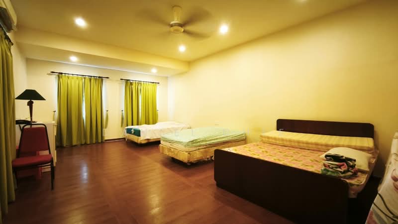 Rumah Berkembar untuk Disewa di Taman Ipoh Selatan (Ipoh) - Daniel Chee - Master Bedroom - PropertyGuru.com.my