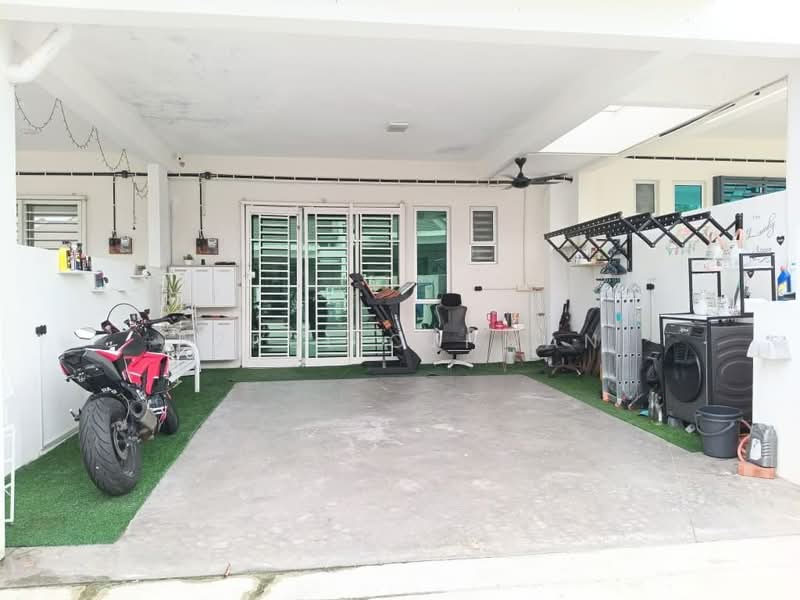 Rumah Teres 1-Tingkat untuk Dijual di Taman Tiara Sendayan (Bandar Sri Sendayan) - Azrul Othman - Car Park - PropertyGuru.com.my