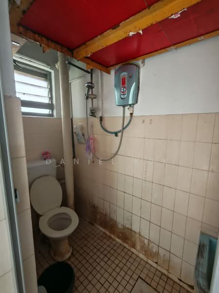 Rumah Flat untuk Disewa di Seksyen 2 Wangsa Maju Flat - Daniel Kok - Bathroom - PropertyGuru.com.my