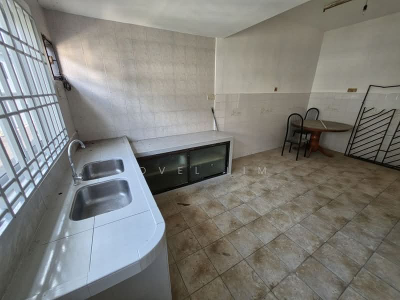 Rumah Teres 2-Tingkat untuk Dijual di Taman Desa Cemerlang (Ulu Tiram) - Jovel Lim - Kitchen - PropertyGuru.com.my