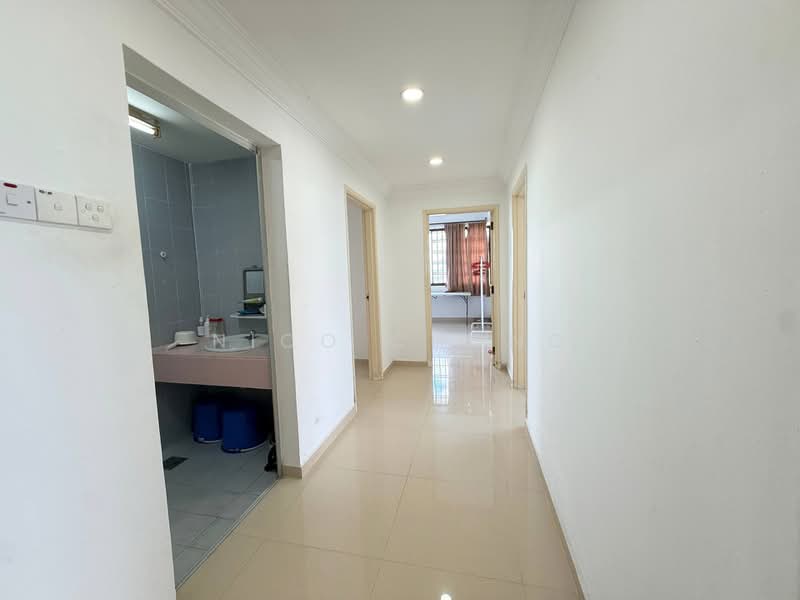Kondominium untuk Dijual di Country Tower Condominium - Nico Chong - Corridor - PropertyGuru.com.my