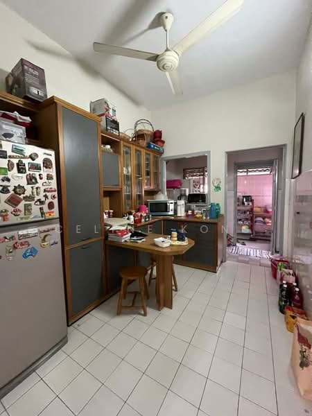 Rumah Berkembar untuk Dijual di Bandar Kinrara Seksyen 1 (Bandar Kinrara) - Celine Kong - Kitchen - PropertyGuru.com.my