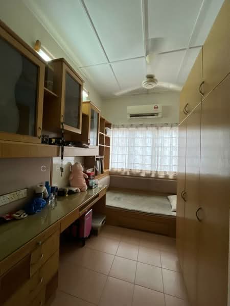 Rumah Berkembar untuk Dijual di Bandar Kinrara Seksyen 1 (Bandar Kinrara) - Celine Kong - Bedroom - PropertyGuru.com.my