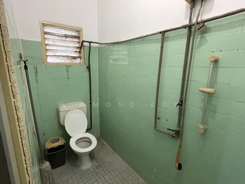 Rumah Teres 2-Tingkat untuk Dijual di Taman Kepong (Kepong) - Desmond Kok - Bathroom - PropertyGuru.com.my