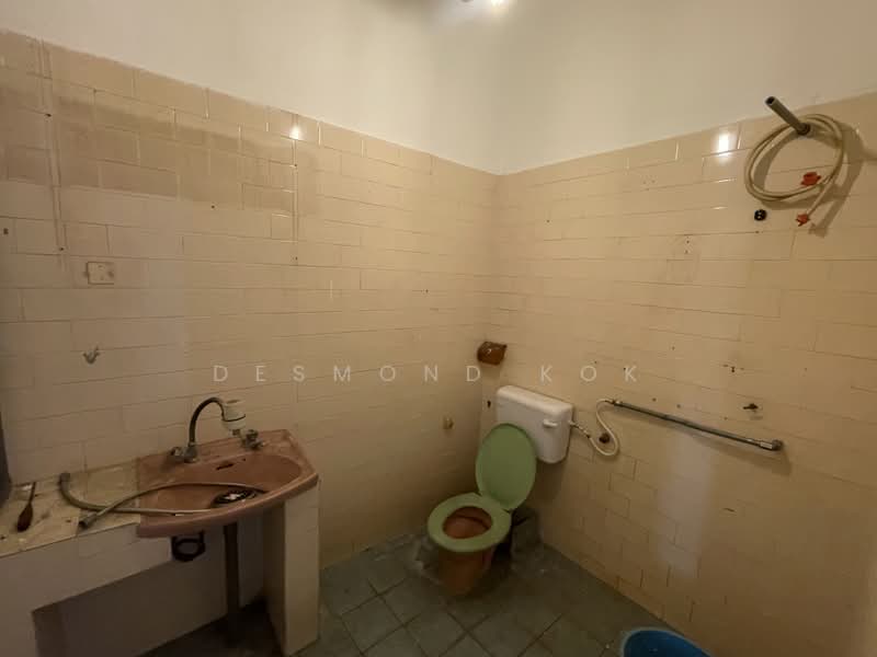 Rumah Teres 2-Tingkat untuk Dijual di Taman Kepong (Kepong) - Desmond Kok - Bathroom - PropertyGuru.com.my